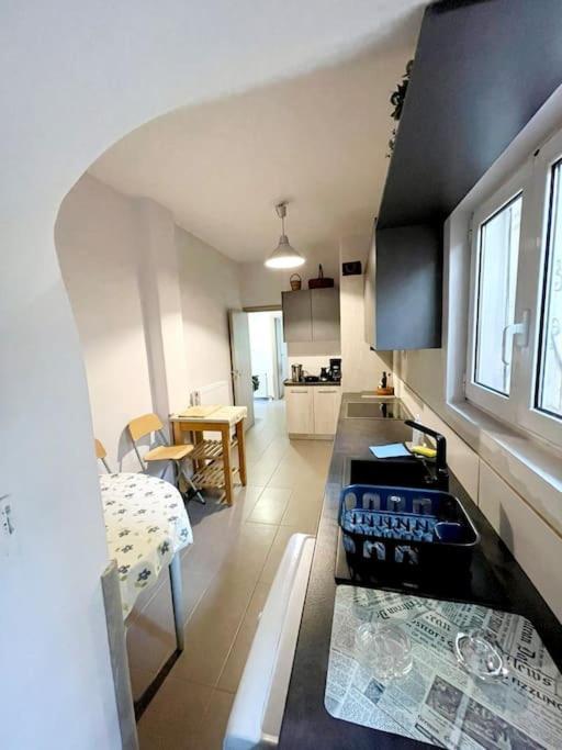 20' From The Airport,20' From The Center Of Athens 아파트 외부 사진